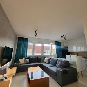 Margaretville 90m Apartment